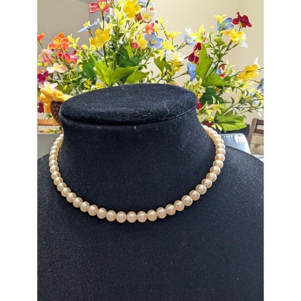 Vintage Trifari Simulated Pearl Necklace